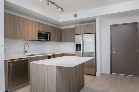 Condominio en venta en Miami, Florida, 1 dormitorio, 66.33 m2 № 2153084 - foto 3