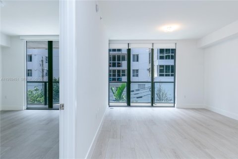 Condominio en venta en Miami, Florida, 1 dormitorio, 66.33 m2 № 2153084 - foto 10