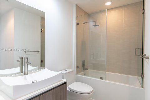 Condominio en venta en Miami, Florida, 1 dormitorio, 66.33 m2 № 2153084 - foto 16