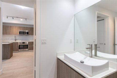 Condominio en venta en Miami, Florida, 1 dormitorio, 66.33 m2 № 2153084 - foto 18
