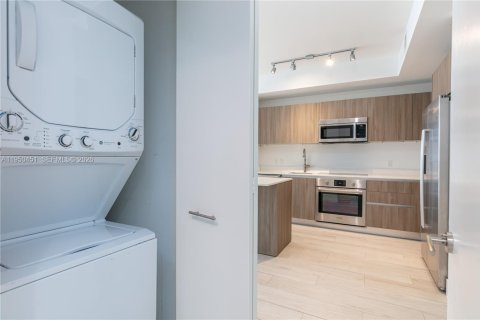 Condominio en venta en Miami, Florida, 1 dormitorio, 66.33 m2 № 2153084 - foto 7