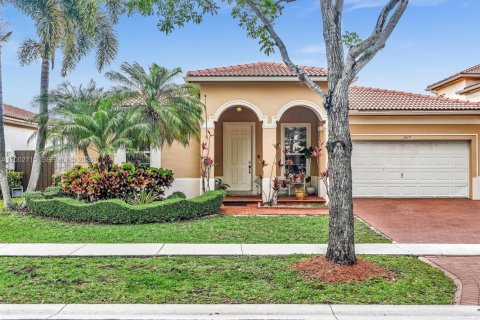 House in Homestead, Florida 4 bedrooms, 182.74 sq.m. № 2075374