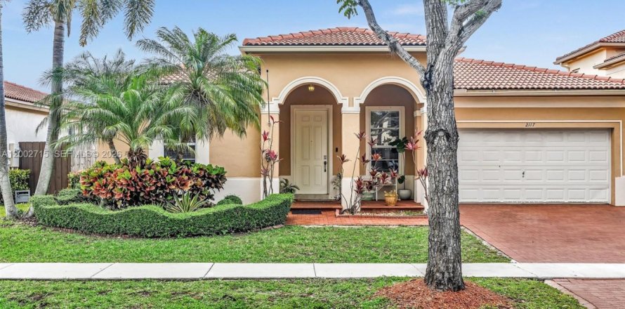 House in Homestead, Florida 4 bedrooms, 182.74 sq.m. № 2075374