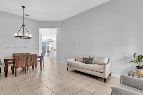 House in Homestead, Florida 4 bedrooms, 182.74 sq.m. № 2075374 - photo 5