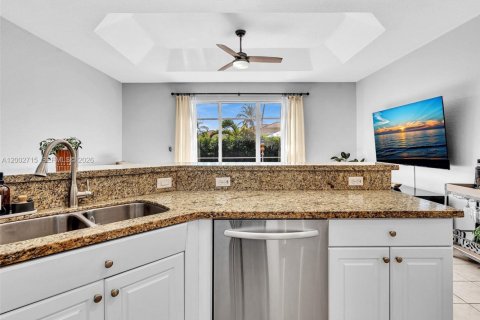 House in Homestead, Florida 4 bedrooms, 182.74 sq.m. № 2075374 - photo 10