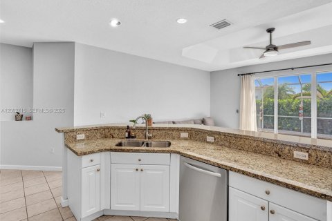 House in Homestead, Florida 4 bedrooms, 182.74 sq.m. № 2075374 - photo 12
