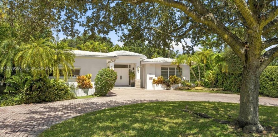 Casa en Coral Gables, Florida 3 dormitorios, 197.14 m2 № 2378641