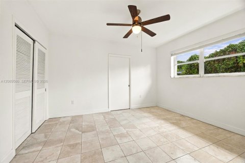 Casa en venta en Coral Gables, Florida, 3 dormitorios, 197.14 m2 № 2378641 - foto 19