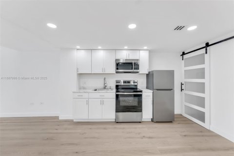 Copropriété à louer à Miami, Floride: 53.88 m2 № 1942036 - photo 11