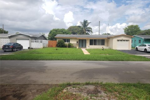 House in Pembroke Pines, Florida 3 bedrooms, 130.53 sq.m. № 2399682 - photo 5