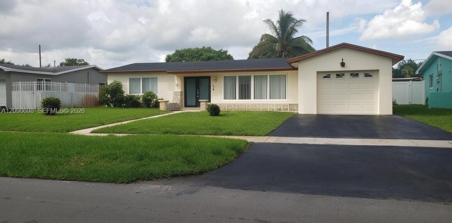 House in Pembroke Pines, Florida 3 bedrooms, 130.53 sq.m. № 2399682