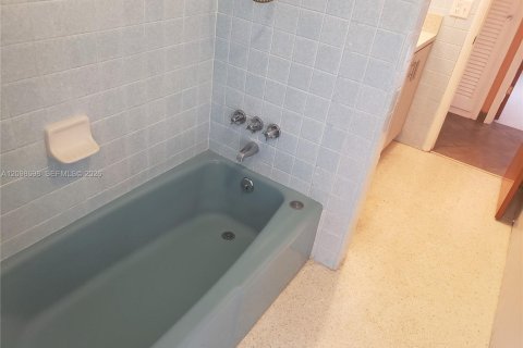 House in Pembroke Pines, Florida 3 bedrooms, 130.53 sq.m. № 2399682 - photo 25