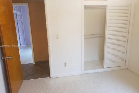 House in Pembroke Pines, Florida 3 bedrooms, 130.53 sq.m. № 2399682 - photo 19