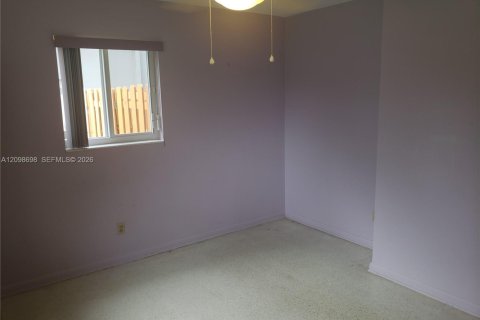 House in Pembroke Pines, Florida 3 bedrooms, 130.53 sq.m. № 2399682 - photo 13