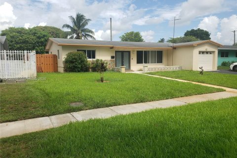 House in Pembroke Pines, Florida 3 bedrooms, 130.53 sq.m. № 2399682 - photo 4