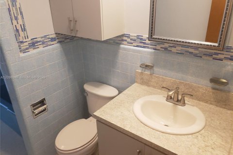 House in Pembroke Pines, Florida 3 bedrooms, 130.53 sq.m. № 2399682 - photo 23