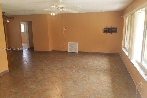 House in Pembroke Pines, Florida 3 bedrooms, 130.53 sq.m. № 2399682 - photo 30