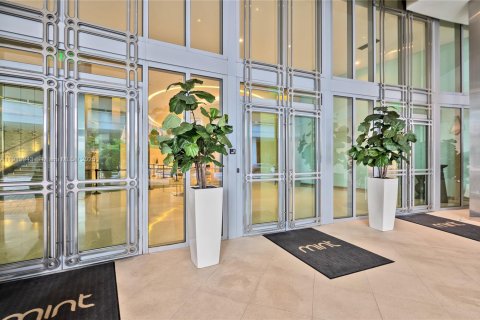 Condominio en alquiler en Miami, Florida, 1 dormitorio, 104.14 m2 № 2016101 - foto 15