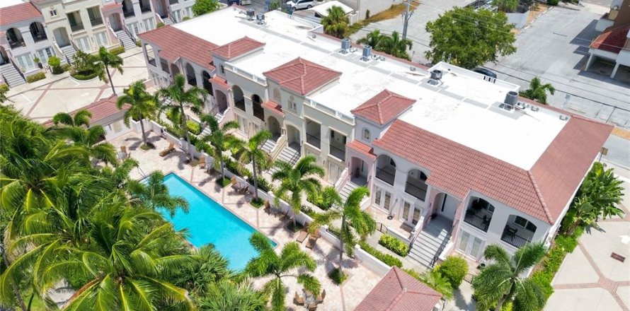 Adosado en Venice, Florida 2 dormitorios, 164.16 m2 № 2314605