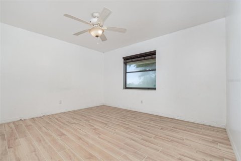 House in Lady Lake, Florida 3 bedrooms, 111.76 sq.m. № 1857951 - photo 8