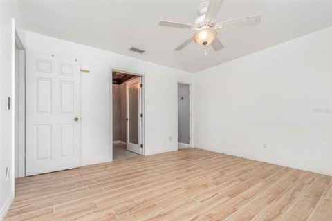 House in Lady Lake, Florida 3 bedrooms, 111.76 sq.m. № 1857951 - photo 10