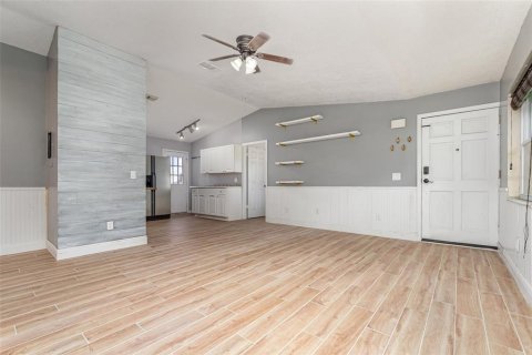House in Lady Lake, Florida 3 bedrooms, 111.76 sq.m. № 1857951 - photo 3
