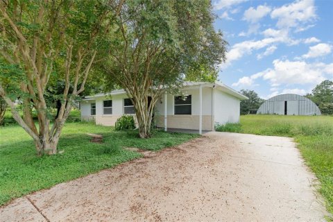 House in Lady Lake, Florida 3 bedrooms, 111.76 sq.m. № 1857951 - photo 1