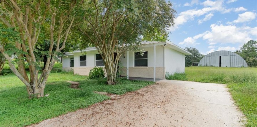House in Lady Lake, Florida 3 bedrooms, 111.76 sq.m. № 1857951