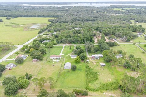 House in Lady Lake, Florida 3 bedrooms, 111.76 sq.m. № 1857951 - photo 25