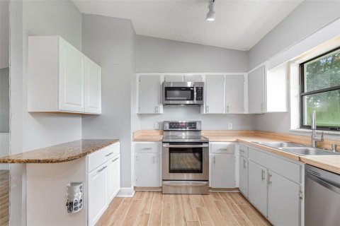 House in Lady Lake, Florida 3 bedrooms, 111.76 sq.m. № 1857951 - photo 6