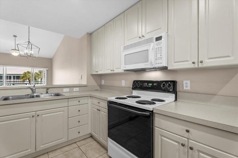 Condo in North Port, Florida, 2 bedrooms  № 2400137 - photo 9