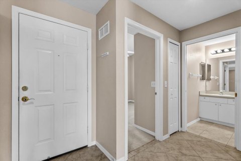 Condo in North Port, Florida, 2 bedrooms  № 2400137 - photo 4