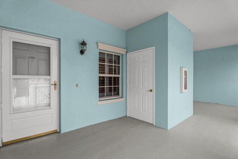 Condo in North Port, Florida, 2 bedrooms  № 2400137 - photo 3