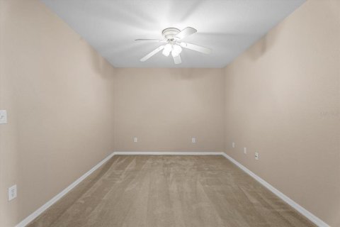 Condo in North Port, Florida, 2 bedrooms  № 2400137 - photo 16