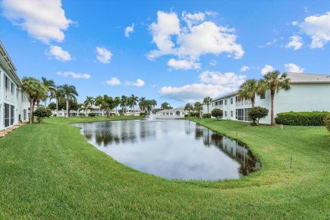 Condo in North Port, Florida, 2 bedrooms  № 2400137 - photo 25