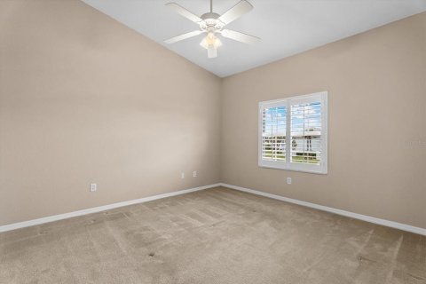 Condo in North Port, Florida, 2 bedrooms  № 2400137 - photo 13