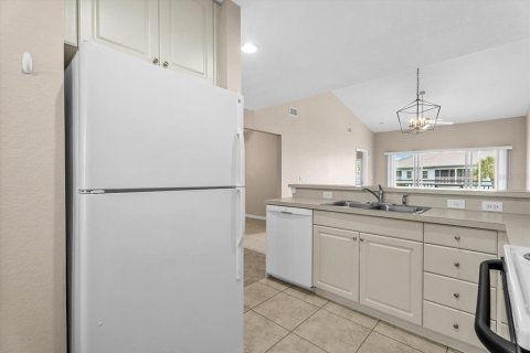 Condo in North Port, Florida, 2 bedrooms  № 2400137 - photo 10