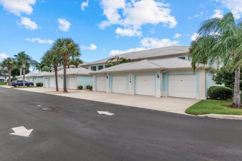 Condo in North Port, Florida, 2 bedrooms  № 2400137
