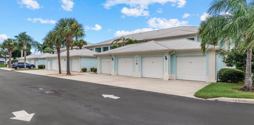 Condo in North Port, Florida, 2 bedrooms  № 2400137