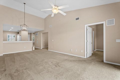 Condo in North Port, Florida, 2 bedrooms  № 2400137 - photo 6