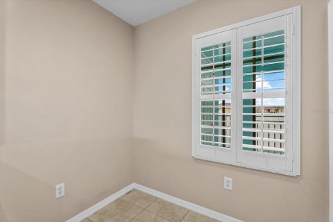 Condo in North Port, Florida, 2 bedrooms  № 2400137 - photo 11