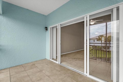 Condo in North Port, Florida, 2 bedrooms  № 2400137 - photo 22