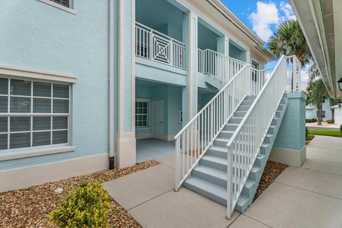Condo in North Port, Florida, 2 bedrooms  № 2400137 - photo 2