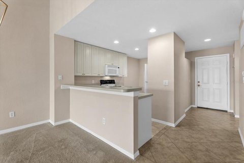 Condo in North Port, Florida, 2 bedrooms  № 2400137 - photo 7