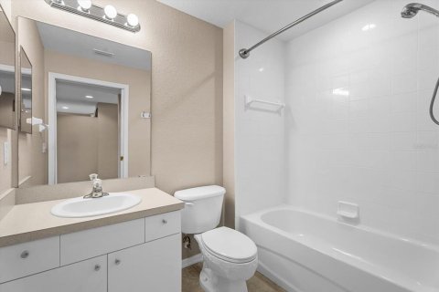 Condo in North Port, Florida, 2 bedrooms  № 2400137 - photo 19