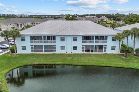 Condo in North Port, Florida, 2 bedrooms  № 2400137 - photo 30