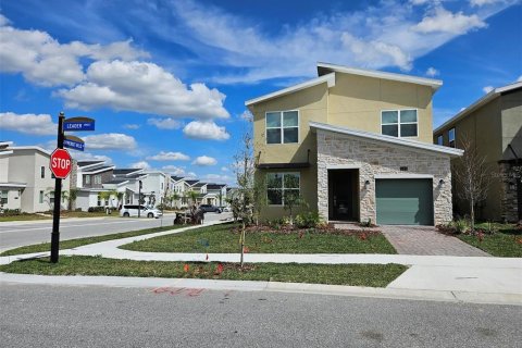 House in Davenport, Florida 5 bedrooms, 280.01 sq.m. № 1747130 - photo 2