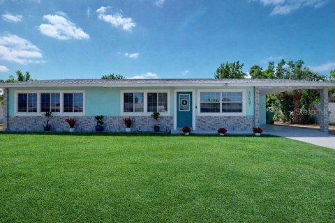 House in Port Charlotte, Florida 4 bedrooms, 154.96 sq.m. № 2111565