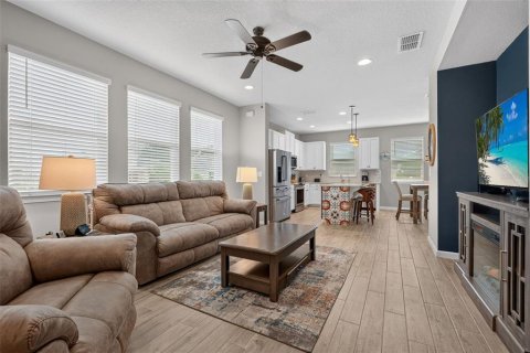Townhouse in HARMONY AT LAKEWOOD RANCH in Bradenton, Florida 2 bedrooms, 122.82 sq.m. № 2385987 - photo 6