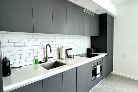 Condominio en venta en Miami, Florida, 2 dormitorios, 60.11 m2 № 1865715 - foto 3